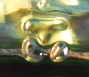 "Three triangle-shaped bumps" -- Vitro "stylized V" mark as seen on 2008 Commemorative Coke Bottle