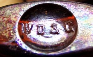 "W D & G" mark on base of amber whiskey flask, unknown date but possibly 1885-1915 era. Picture courtesy of Tom Pollok. 