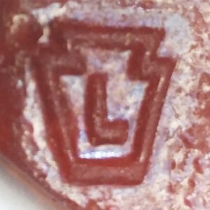 L in a keystone mark used by Lincoln Glass Bottle Company (1942-1952)