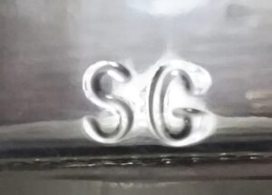 "S G" mark on heel of clear packer jar manufactured by Saint Gobain Containers / Verallia North America.