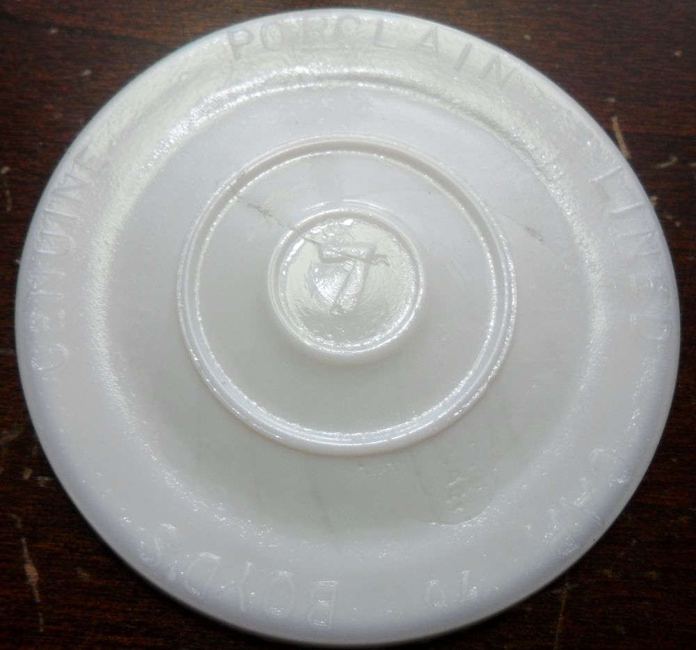 Opaque white Boyd's liner/disc with mold number "7" placed in the center. This also bears the "PORCLAIN" error spelling!