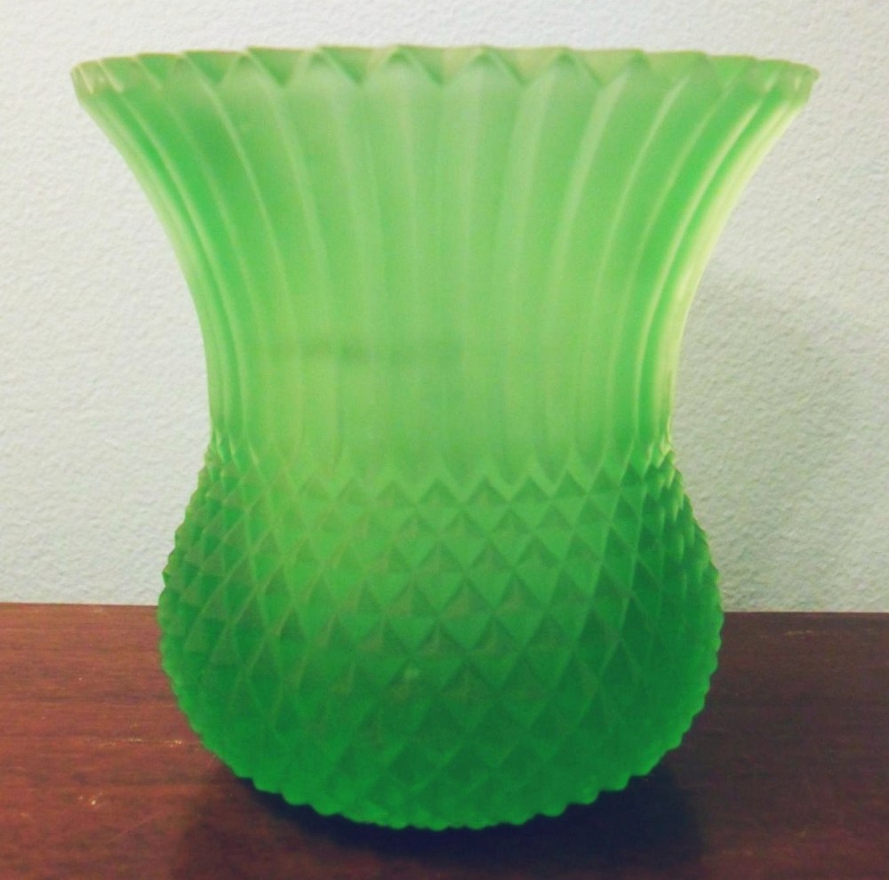 Bright green FAROY candle cup, pattern similar to "SAWTOOTH".