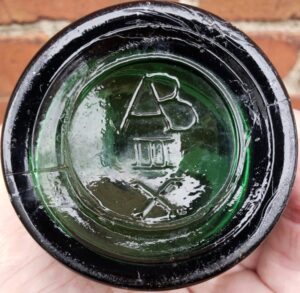 Base of teal green-colored glass AB / III / X bottle (photo courtesy of Robert Maldonato)