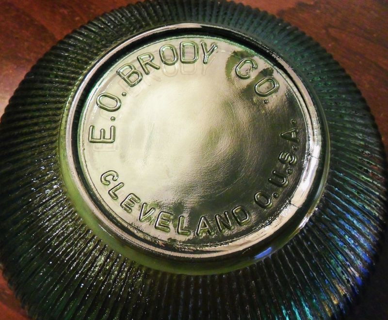 E. O. Brody Co. Cleveland, O. mark on ribbed bowl, circa 1960s or early 1970s.