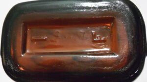 "F" mark on the base of screw-lip-style Wintersmith bottle made by Fairmount Glass Company.