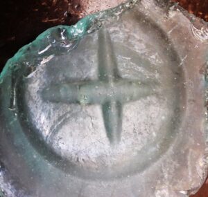 "X" , cross, or "plus sign" on aqua base shard - probably that of a wax sealer style fruit jar - circa 1870s-1880s.