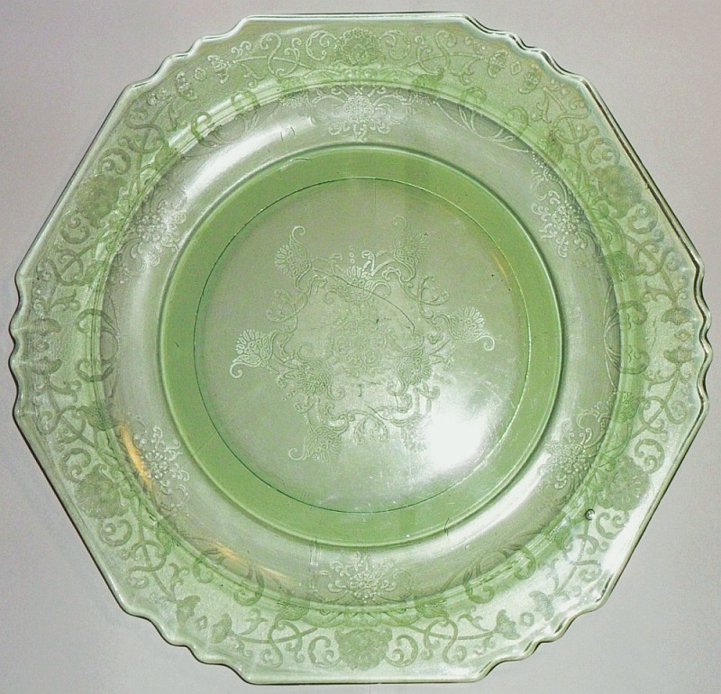 Hazel Atlas Glass Company "Florentine No 1"pattern dinner plate in light green, produced circa 1932-1935. This plate measures 10 inches in diameter.