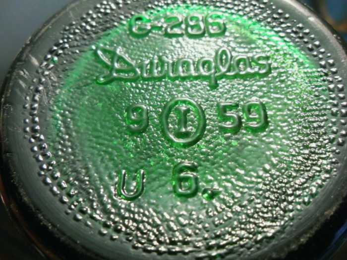 "I inside O" trademark on base of 1959 Seven-Up soda bottle made by Owens-Illinois Glass Company, at their Streator, IL factory location (Plant number 9).