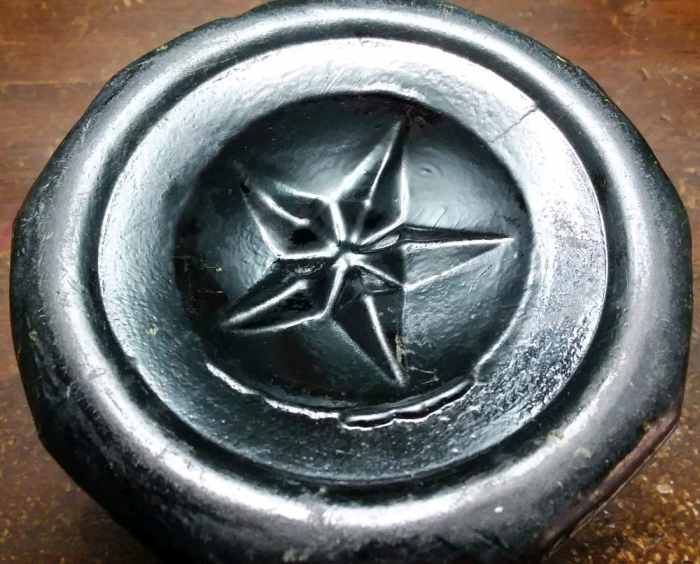 Star marking on "A. Templeton, Louisville, KY" dark olive amber squat ale bottle base shard, circa 1871, made by Star Glass Works, New Albany, Indiana