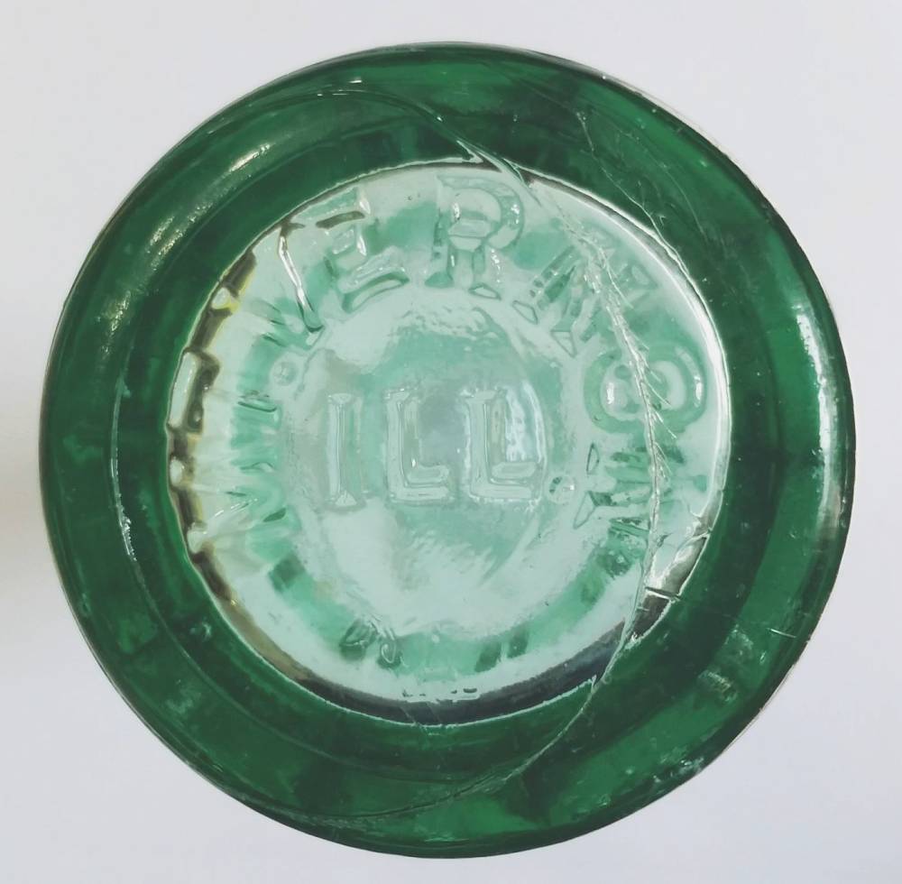 Base of greenish-aqua (Coke bottle green or "Georgia Green") Coca-Cola soda bottle made by Owens-Illinois, marked MT VERNON ILL on bottom. Possible date code of 1947 on side. Base of greenish-aqua (Coke bottle green or "Georgia Green") Coca-Cola soda bottle made by Owens-Illinois, marked MT VERNON ILL on bottom. Possible date code of 1947 on side.