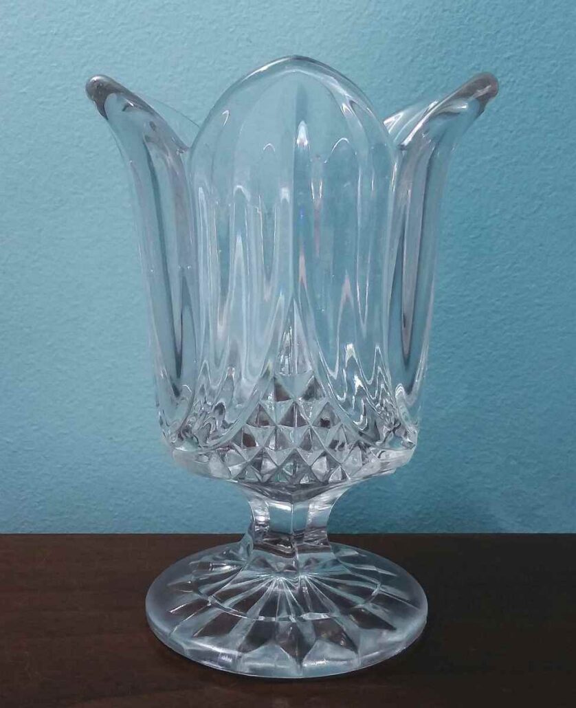 "TULIP" (also called "Tulip & Sawtooth") pattern spoonholder made by Bryce, Richards & Company (1854-1865) or it's successor Bryce, Walker & Co. (1865-1882) of Pittsburgh. As this spooner it made of flint (leaded) glass (and "rings" beautifully when struck with a pencil), this would indicate it was most likely made before approximately 1866. "TULIP" (also called "Tulip & Sawtooth") pattern spoonholder made by Bryce, Richards & Company (1854-1865) or it's successor Bryce, Walker & Co. (1865-1882) of Pittsburgh. As this spooner it made of flint (leaded) glass (and "rings" beautifully when struck with a pencil), this would indicate it was most likely made before approximately 1866.