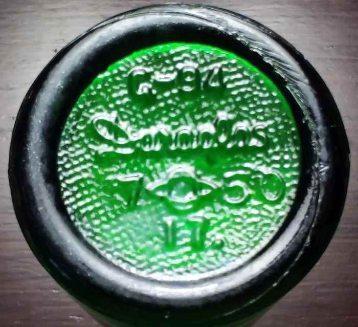 Duraglas marking on base of emerald green 7-up soda bottle with 1950 date code. The "7" indicates the Alton, Illinois factory. G-94 was the code number for the bottle style.
